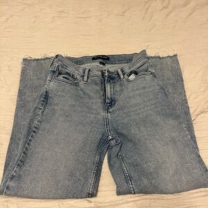 Straight leg frayed ankle Jean.